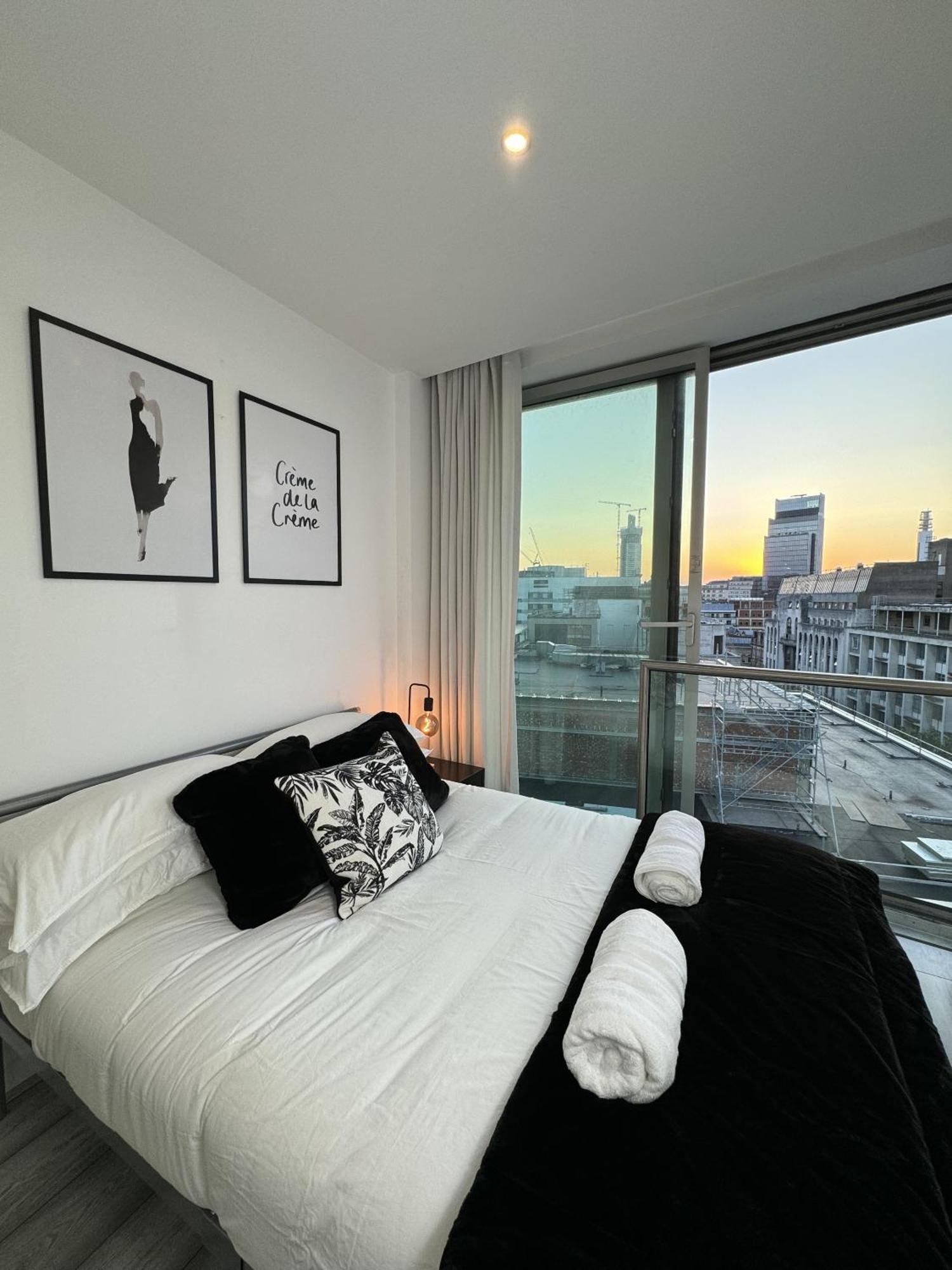 Skyline Views: Centre *
